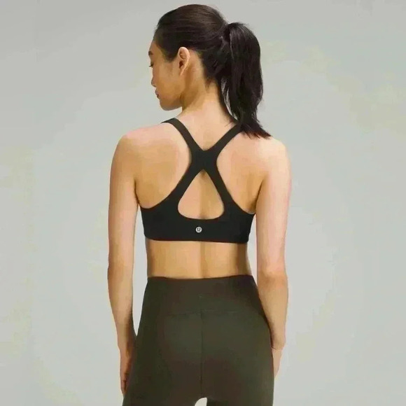 Lululemon🍋- SmoothCover Yoga Bra *Light Support, B/C Cup - Picture 3 of 4